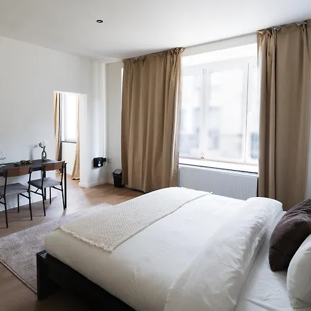 Near Center, Large 7br With Wifi & Tv 아파트 헨트