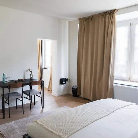 Near Center, Large 7br With Wifi & Tv Appartement