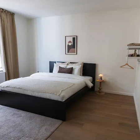 Near Center, Large 7br With Wifi & Tv