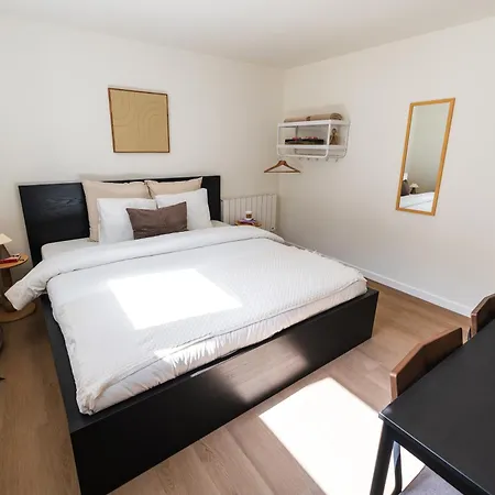 아파트 Near Center, Large 7br With Wifi & Tv