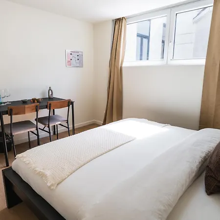 Near Center, Large 7br With Wifi & Tv Appartement *