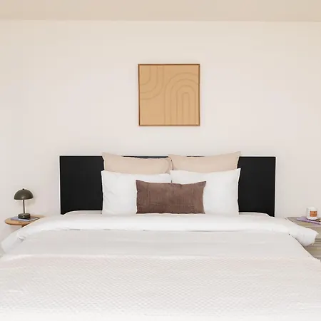 Near Center, Large 7br With Wifi & Tv Appartement *