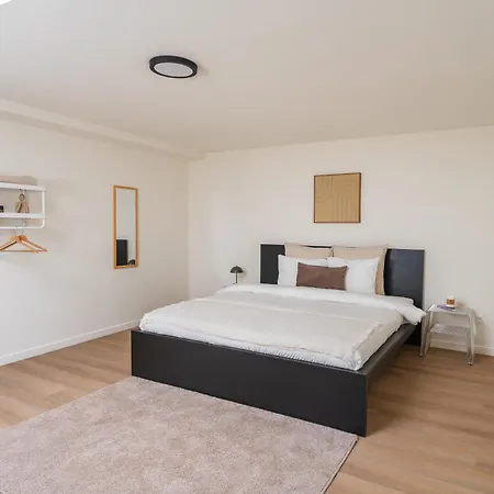 Near Center, Large 7br With Wifi & Tv *