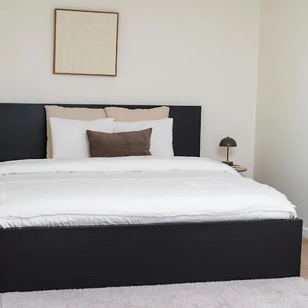 Near Center, Large 7br With Wifi & Tv