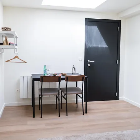 Near Center, Large 7br With Wifi & Tv 아파트 *