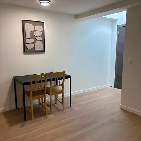 Near Center, Large 7br With Wifi & Tv